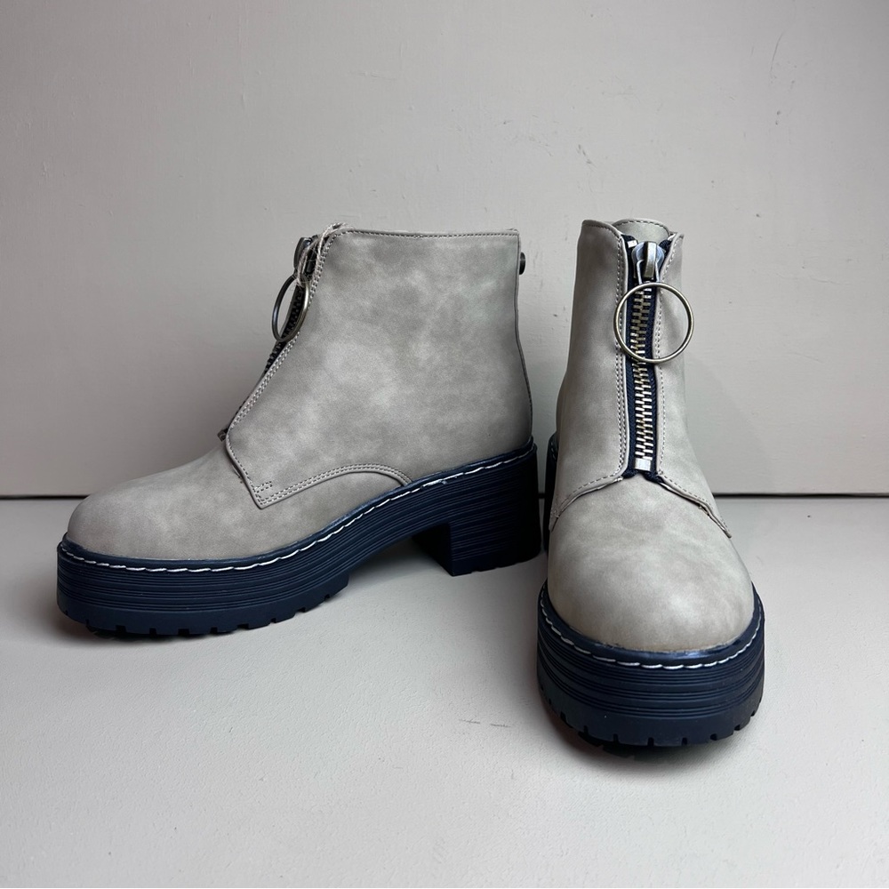 Seven7 Zoe front zipper platform Sand bootie size 8 NWB - Picture 3 of 11